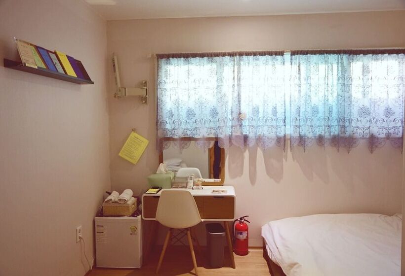 Номер Стандарт, Andong Poonggyung Hostel N Library