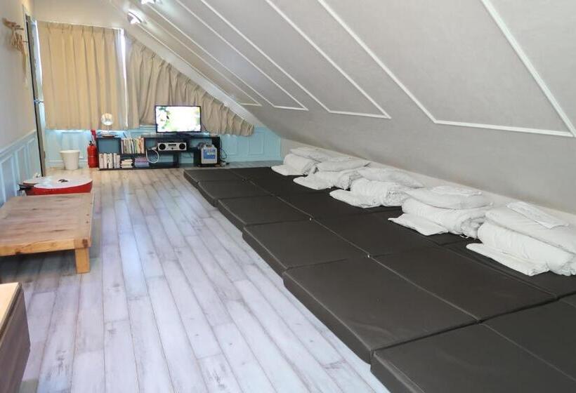 Семейный Номер, Andong Poonggyung Hostel N Library