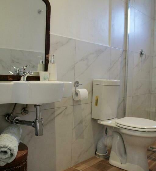 스탠다드 룸, John Bauer Pottery Studio