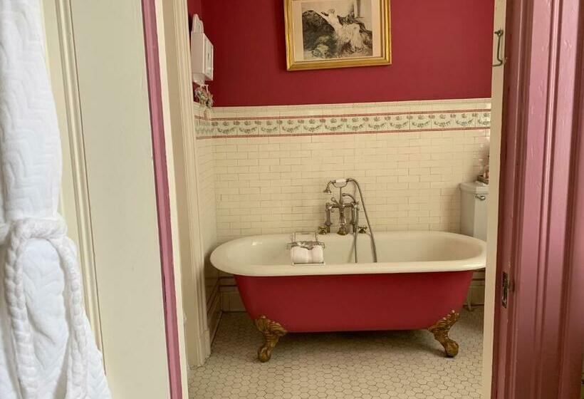 스위트 킹사이즈 침대, Susquehanna Manor Inn