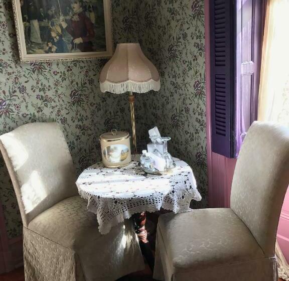 스위트 킹사이즈 침대, Susquehanna Manor Inn