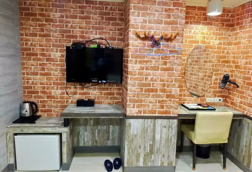 اتاق اکونومی, Bin Chen Business