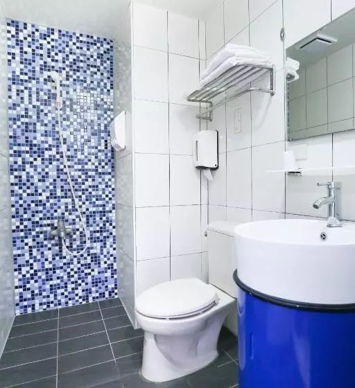 اتاق استاندارد, Bin Chen Business