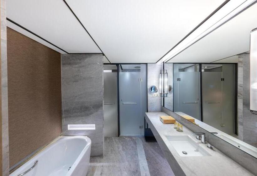 带大床的标准间, Sheraton Grand Hangzhou Binjiang