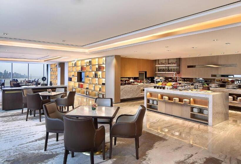 带大床的俱乐部房间, Sheraton Grand Hangzhou Binjiang