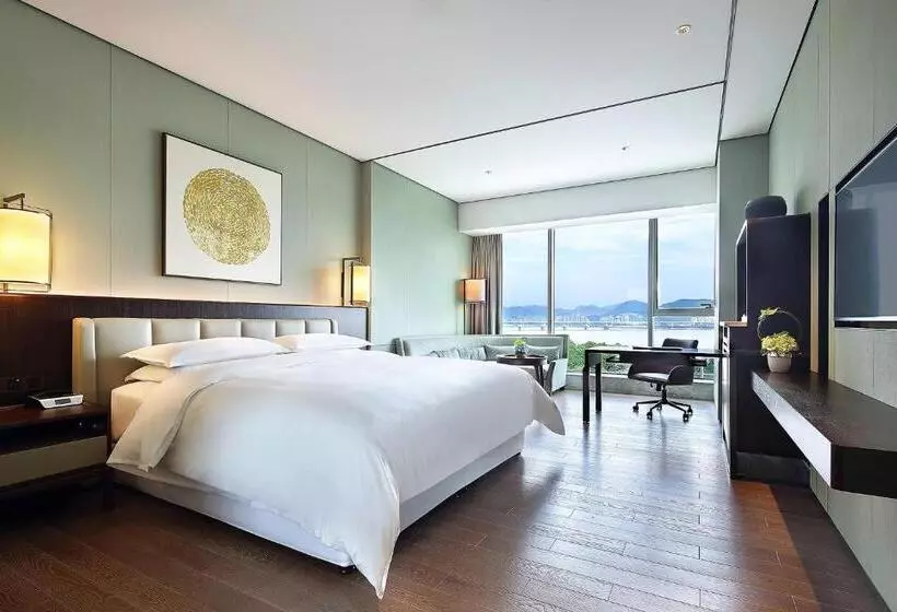キングサイズベッドのスタンダードルーム, Sheraton Grand Hangzhou Binjiang