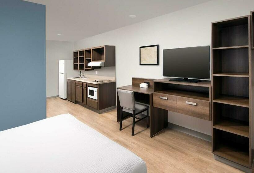 חדר סטנדרט מותאם לאדם עם מוגבלויות, Woodspring Suites Fargo North Near Ndsu