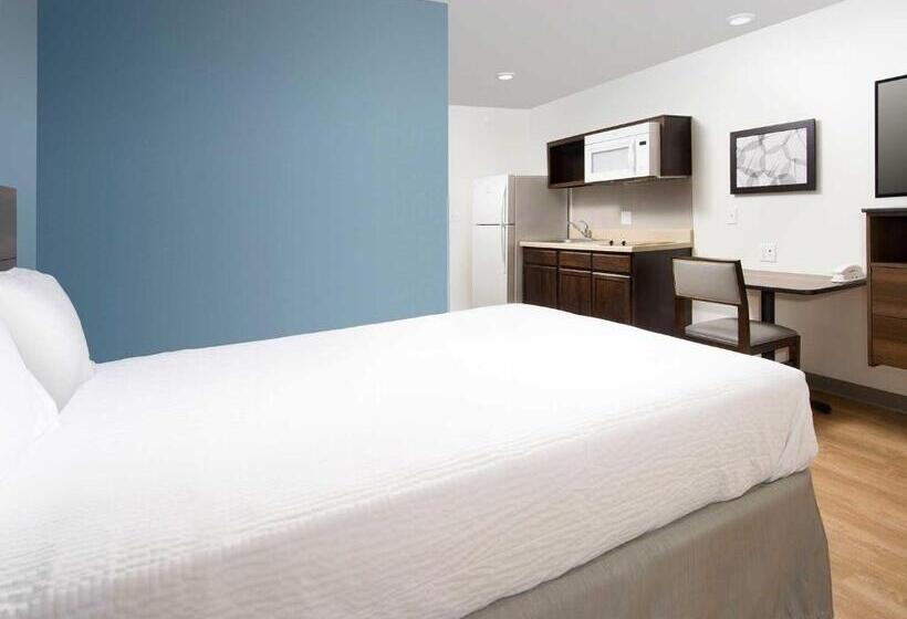 חדר סטנדרט מותאם לאדם עם מוגבלויות, Woodspring Suites Fargo North Near Ndsu