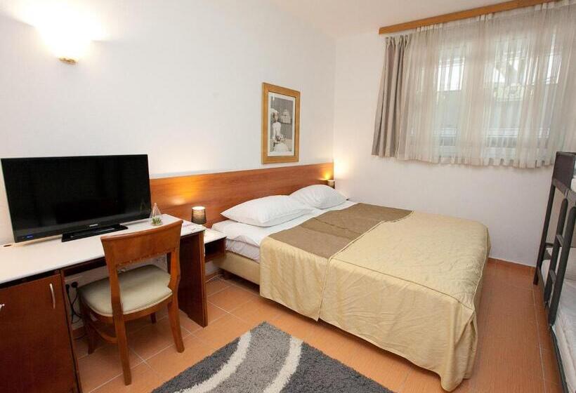 이코노이 4인룸, Zadar