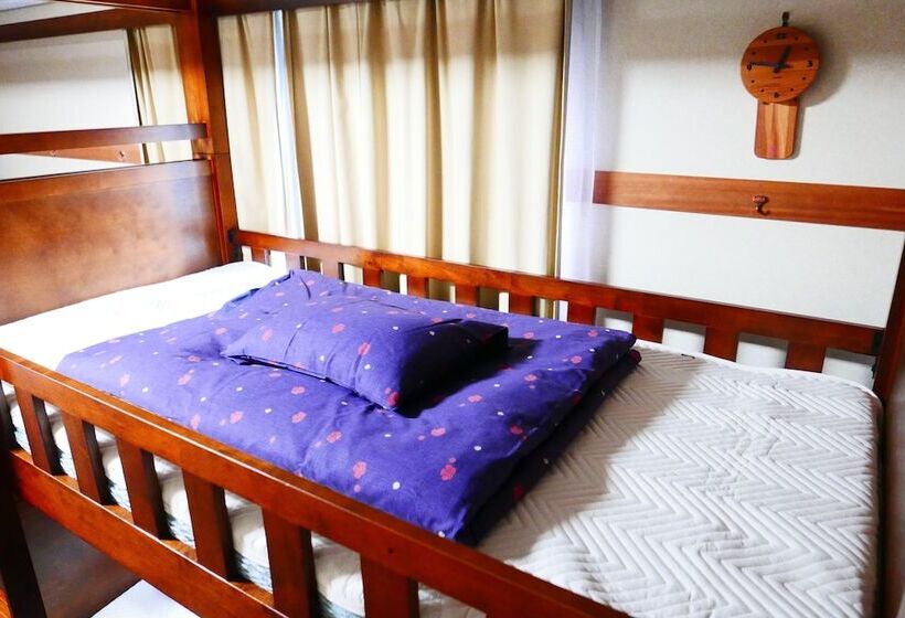 Кровать в Общей Комнате, K S House Fuji View   Travelers Hostel