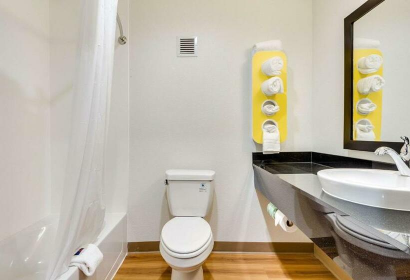 غرفة قياسية سرير كينج, Motel 6tulsa, Ok