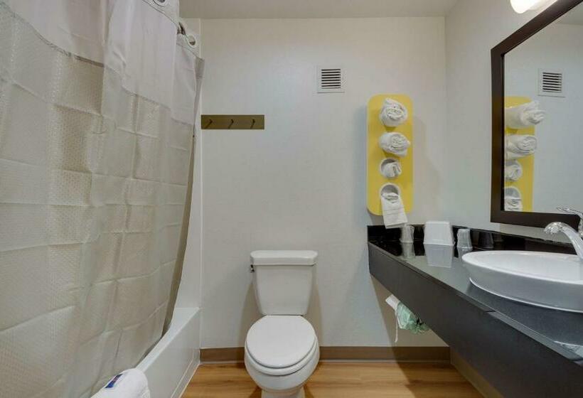 غرفة قياسية سرير كينج, Motel 6tulsa, Ok