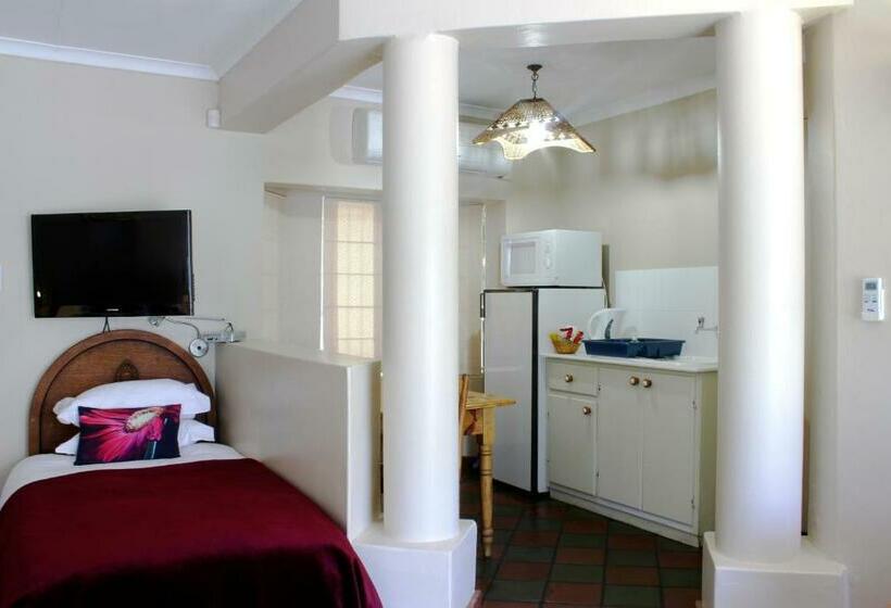 חדר משפחתי, Dias Guest House