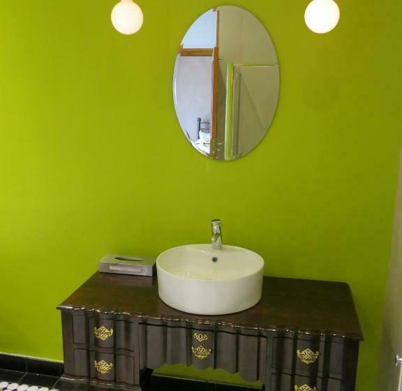 家庭间, Dias Guest House