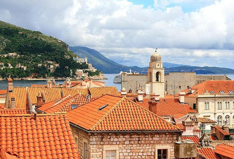 家庭公寓, Prijeko Palace