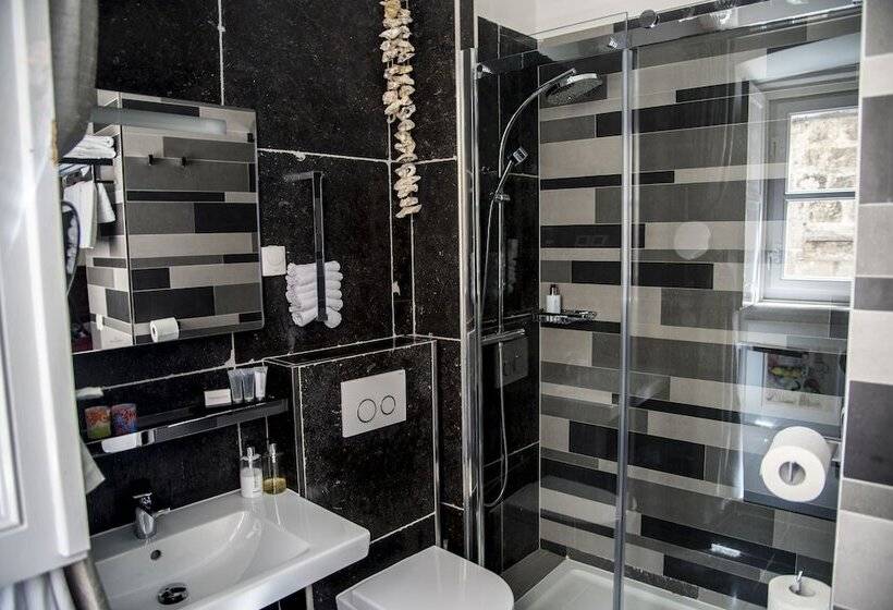 标准间, Prijeko Palace