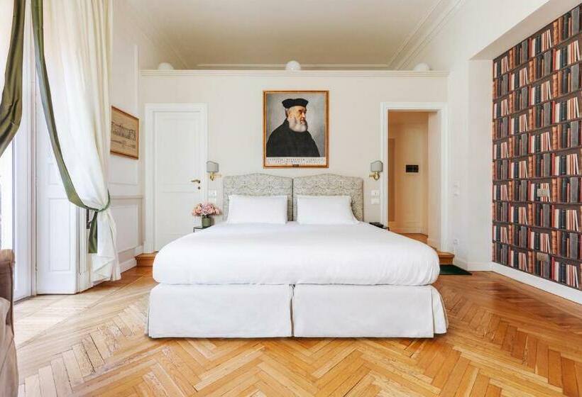 سوییت جونیور با بالکن, Relais Donna Lucrezia