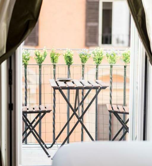 سوییت جونیور با بالکن, Relais Donna Lucrezia