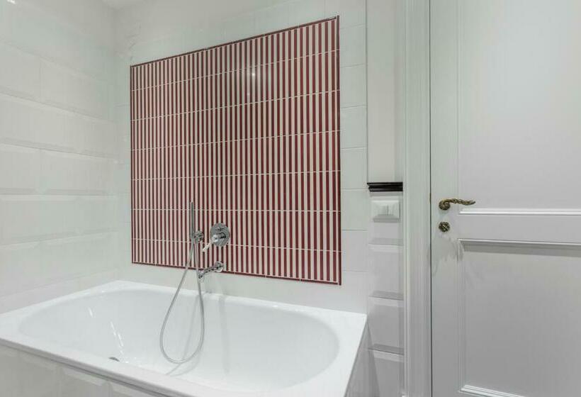 سوییت جونیور با بالکن, Relais Donna Lucrezia