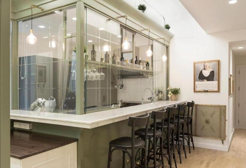 اتاق سوپریور سه تخته, Relais Donna Lucrezia