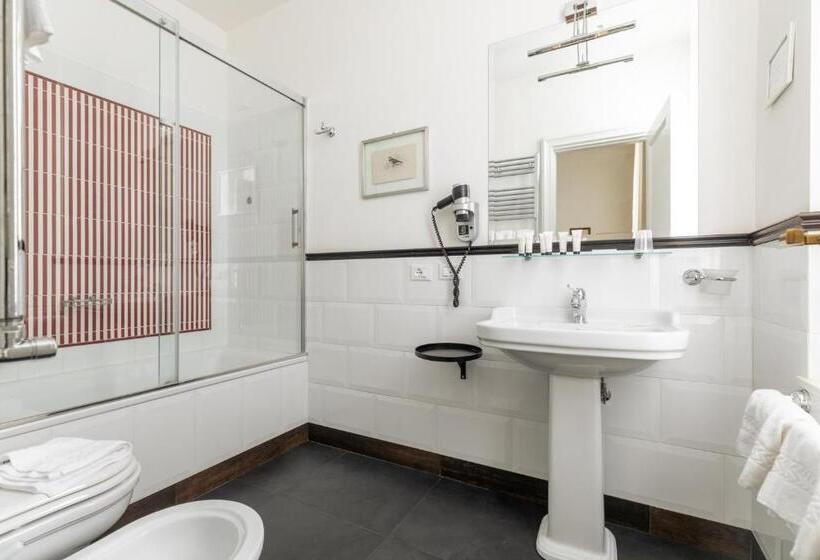 اتاق سوپریور سه تخته, Relais Donna Lucrezia