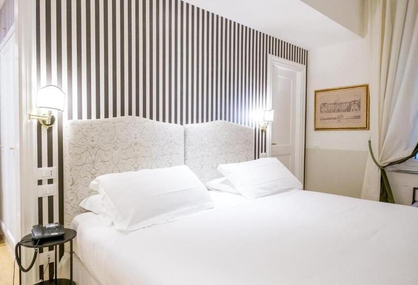 اتاق سوپریور سه تخته, Relais Donna Lucrezia