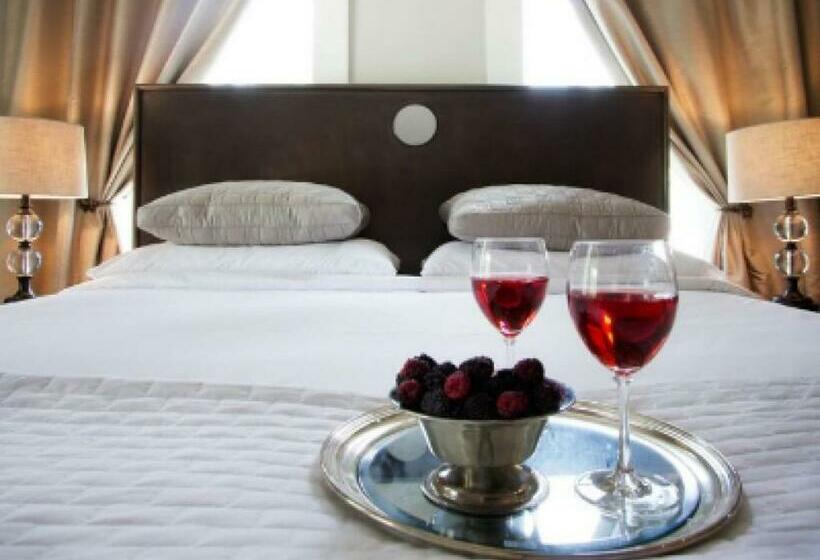 Deluxe Suite, Sparrow Grove Manor