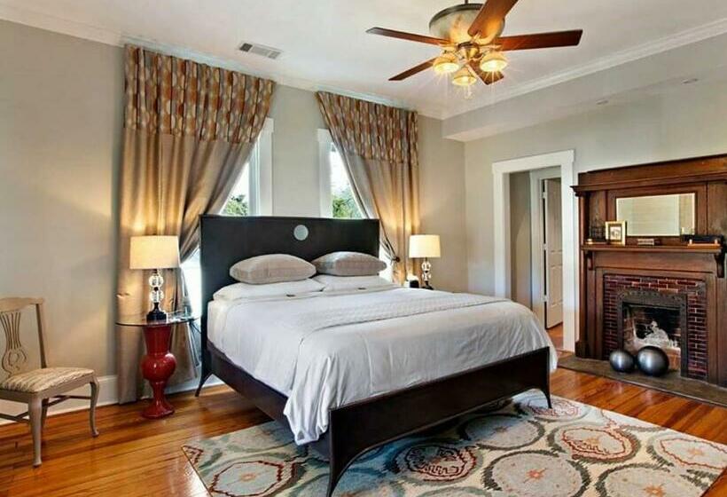 Deluxe Suite, Sparrow Grove Manor