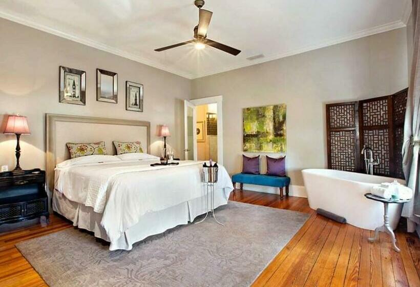 Superior Suite, Sparrow Grove Manor