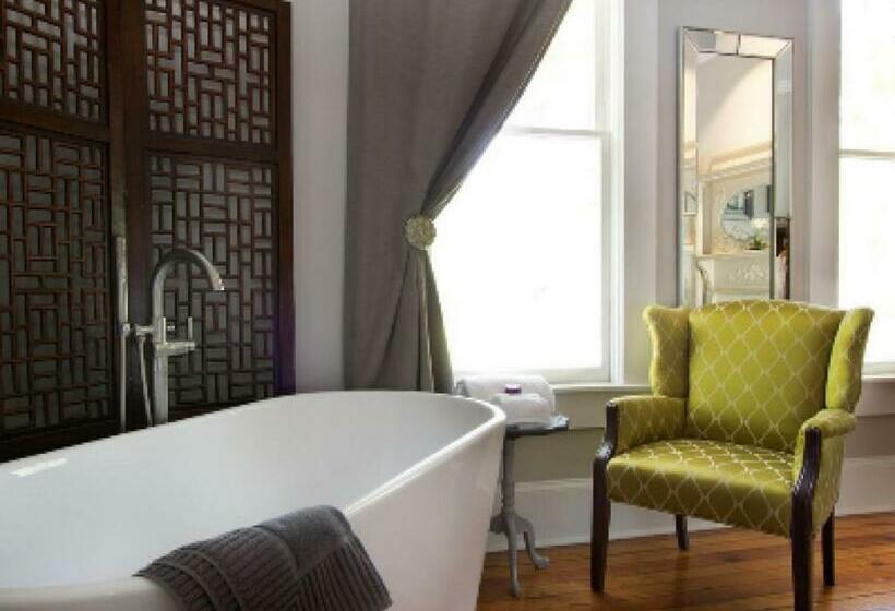 Superior Suite, Sparrow Grove Manor