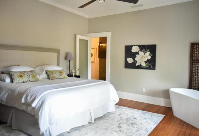 Superior Suite, Sparrow Grove Manor