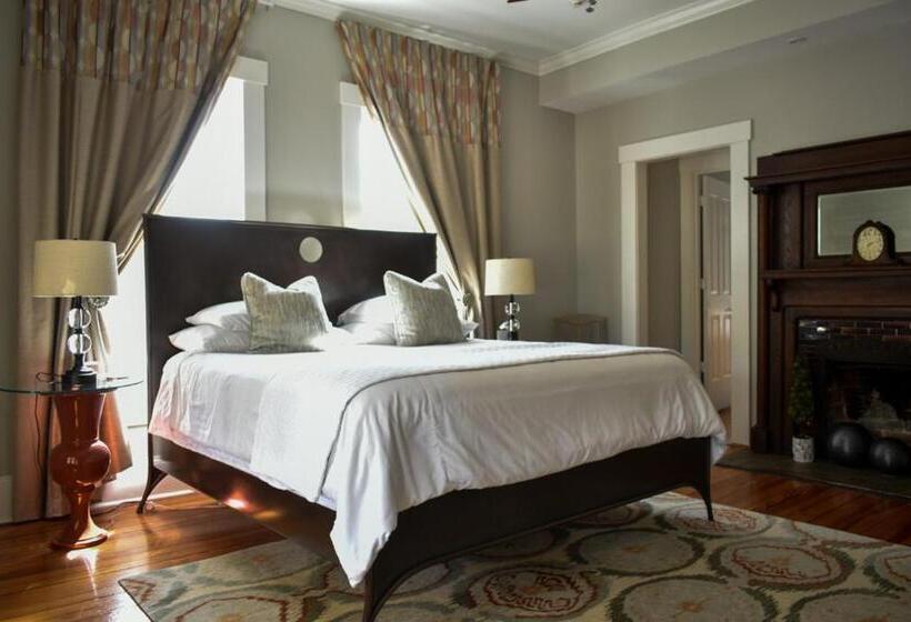 Deluxe Suite, Sparrow Grove Manor