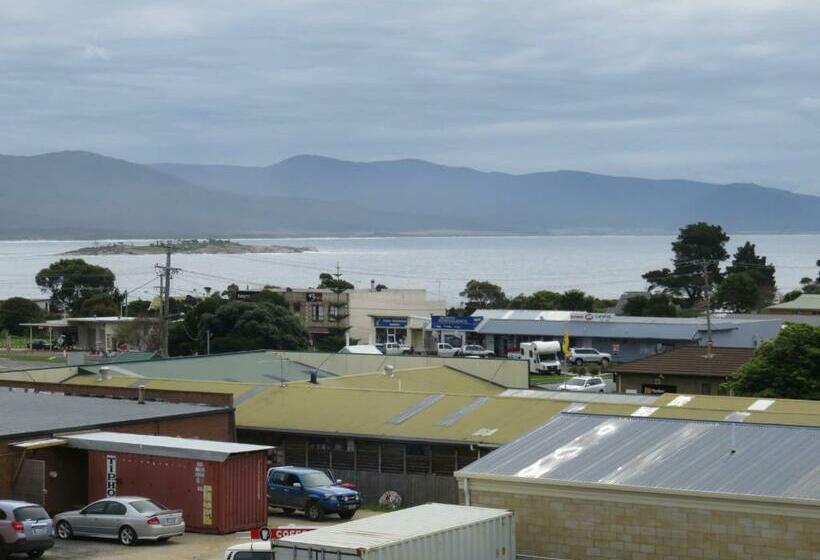 غرفة قياسية مطلّة علي البحر مزوَّدة بشُرفة, Bicheno Backpackers Hostel