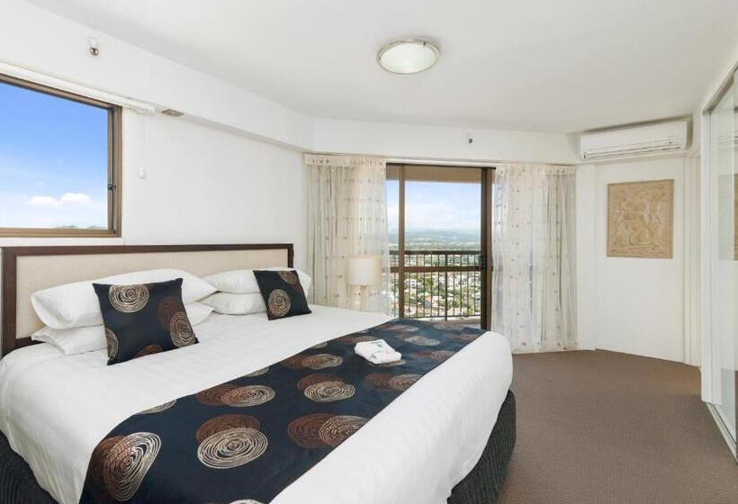 شقة سوبيريور من غرفتي نوم مطلة على البحر, Burleigh Esplanade Apartments