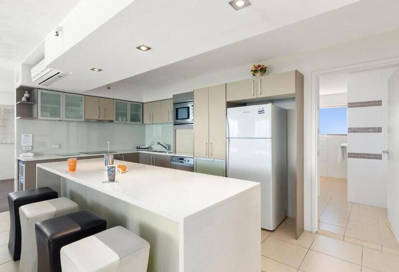 شقة سوبيريور من غرفتي نوم مطلة على البحر, Burleigh Esplanade Apartments