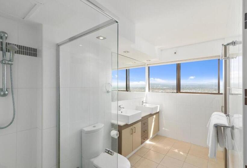 شقة سوبيريور من 3 غرف نوم مطلة على البحر, Burleigh Esplanade Apartments