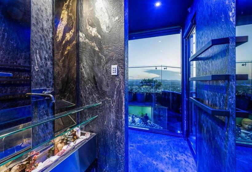 غرفة دور أخير, Burleigh Esplanade Apartments