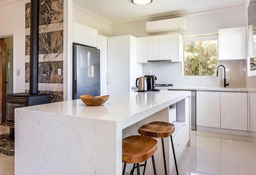 Апартаменты 2 Спальни, Canal Rocks Beachfront Apartments