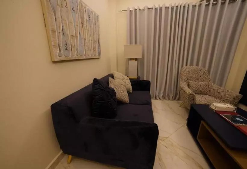 سوئیت سینیور, Home Suites Boutique Hotel Freetown