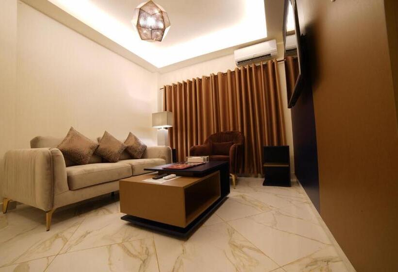سوئیت سینیور, Home Suites Boutique Hotel Freetown