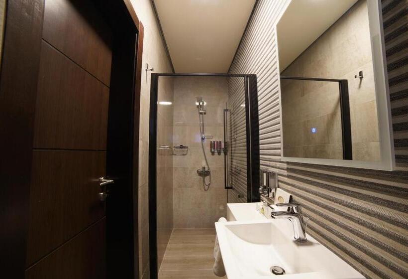 سوییت, Home Suites Boutique Hotel Freetown
