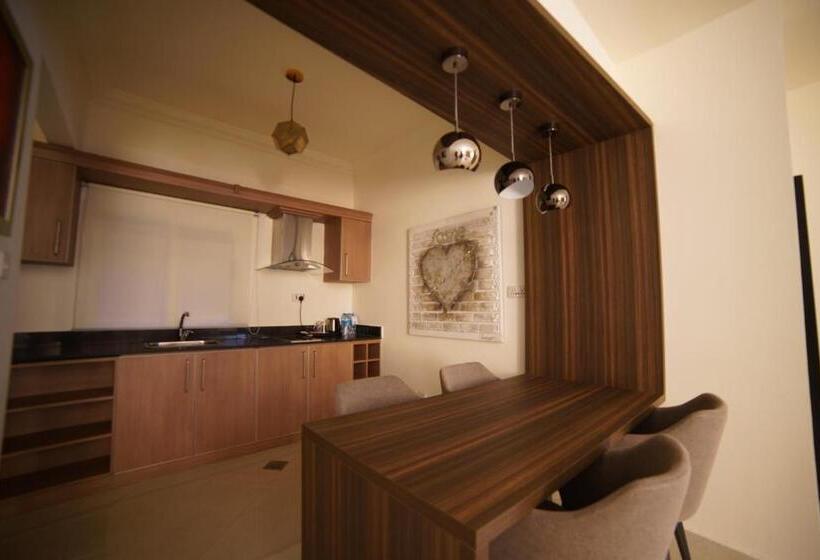 سوییت, Home Suites Boutique Hotel Freetown