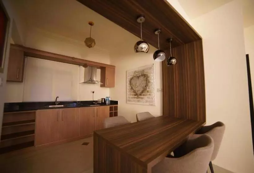 سوییت, Home Suites Boutique Hotel Freetown
