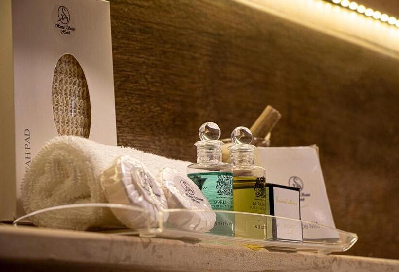 اتاق لوکس, Home Suites Boutique Hotel Freetown