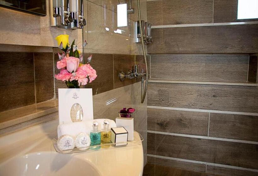 سوییت جونیور, Home Suites Boutique Hotel Freetown