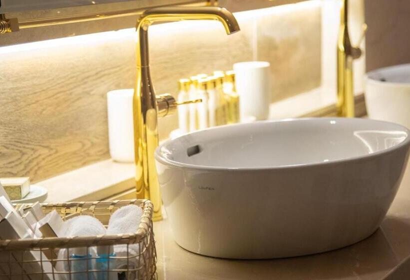 سوئیت پرزیدنت, Home Suites Boutique Hotel Freetown