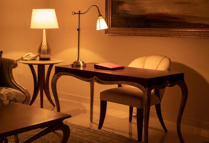 سوئیت پرزیدنت, Home Suites Boutique Hotel Freetown