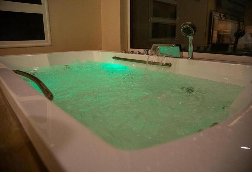 سوئیت پرزیدنت, Home Suites Boutique Hotel Freetown