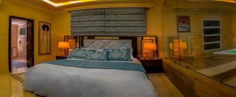 سوئیت پرزیدنت, Home Suites Boutique Hotel Freetown