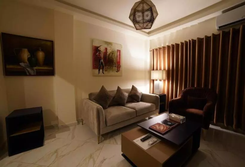 سوئیت سینیور, Home Suites Boutique Hotel Freetown